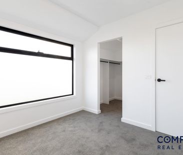 Brand New Tri-Level Townhouse - Photo 4