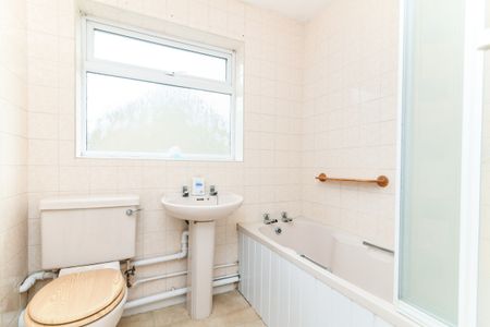 2 bedroom house to rent Newman Way, Rednal, Birmingham, West Midlands, B45 - Photo 5