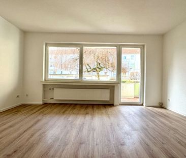 Renovierte, Zentrumsnahe - Hochparterrewohnung - Photo 2