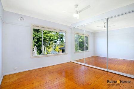 Sunny, Charming Family Home - Prime Location in Hornsby - Photo 5