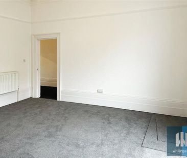 4 bedroom end of terrace house to rent - Photo 1