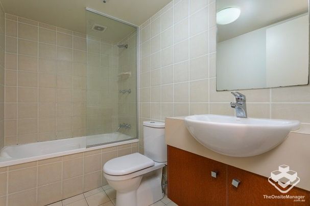 SPACIOUS 3B 2B 2CP PARTIALLY FURNISHED - Photo 1