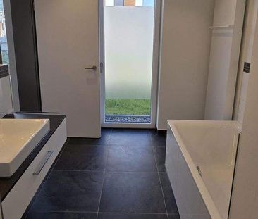 Erstbezug im Neubau! Fußbodenheizung, große Terrasse, Vinyl, modern... - Photo 1