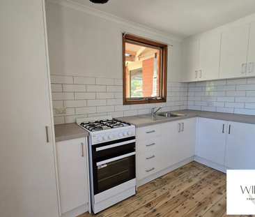 Freshly painted home in a great location! - Photo 5