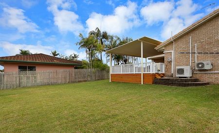 Family home in Glenella - Photo 5