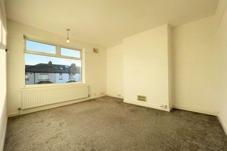 1 bed Flat Wakering Avenue, Shoeburyness, SS3 - Photo 3