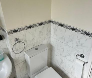 3 Bed Terraced House, Turnpike Link, CR0 - Photo 4