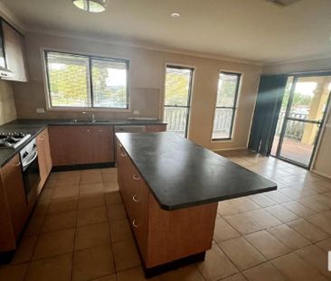 Spacious 3-Bedroom Home with Stunning Views - Photo 3