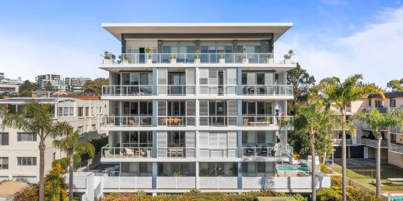 Executive three bedroom apartment in Prime North Wollongong Location - Photo 3