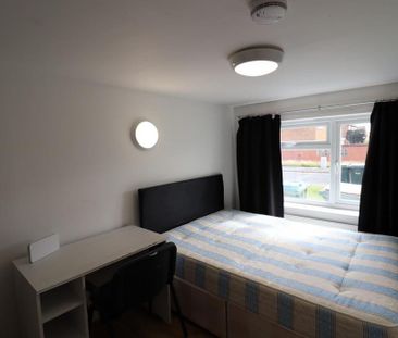 5 bedroom bungalow to rent - Photo 4