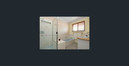 Fantastic family home in a great area! **Break Lease - $460/week until end of current lease 02/02/26 then $540/week for 12 months** - Photo 3