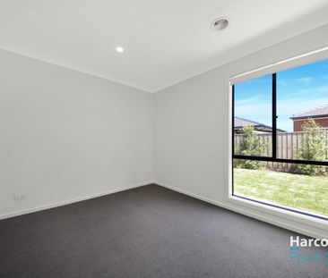 Modern Family Home in Prime Werribee Location!! - Photo 2