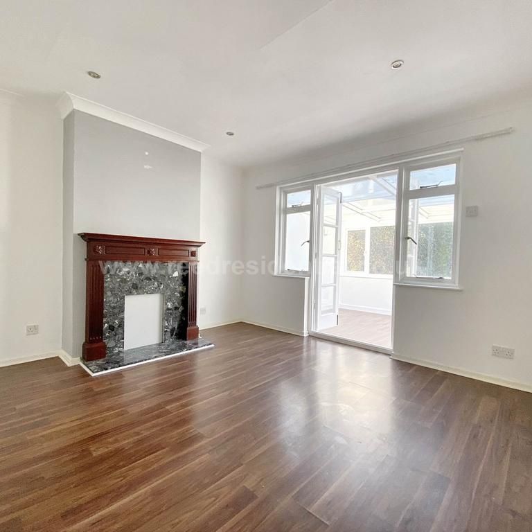 3 bedroom semi-detached bungalow to rent - Photo 1