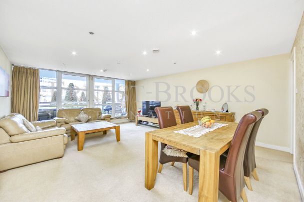 Pierhead Lock, Manchester Road, E14 3FD - Photo 1