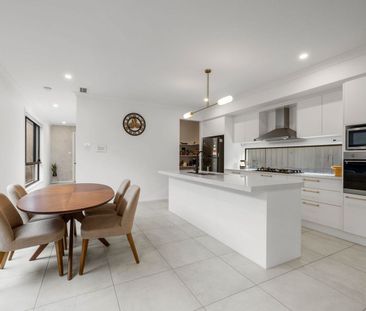 IMPRESSIVE ARCHITECT DESIGNED HOUSE - Photo 5