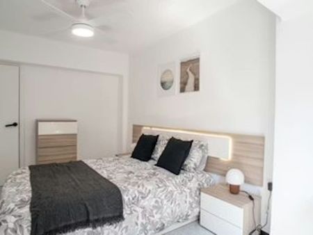 Carrer Benidoleig, Valencia, Valencian Community 46017 - Photo 2