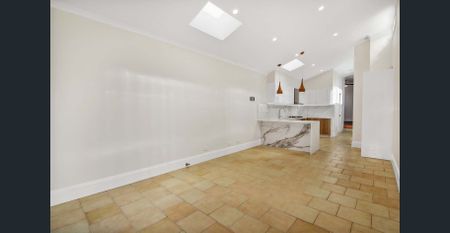 Location & lifestyle - Photo 4