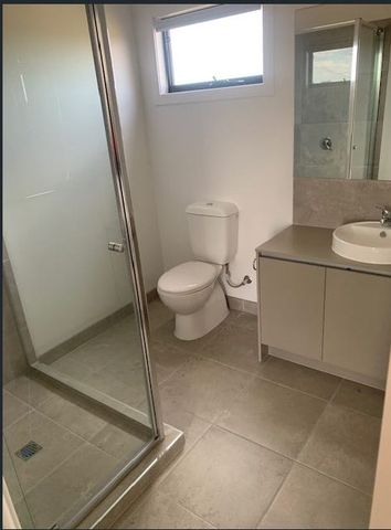 Near new townhouse! - Photo 4