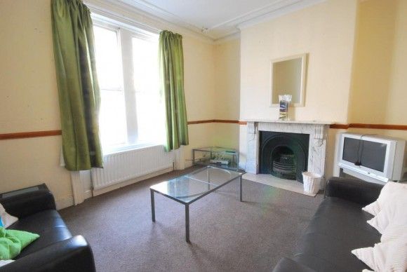 4 Bed - Clayton Park Square, Jesmond - Photo 1