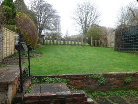 2 bedroom terraced house to rent - Photo 2