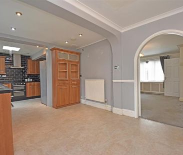 3 bedroom detached house to rent - Photo 2