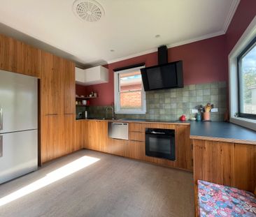 LOVELY 3 BEDROOM HOME - Photo 6