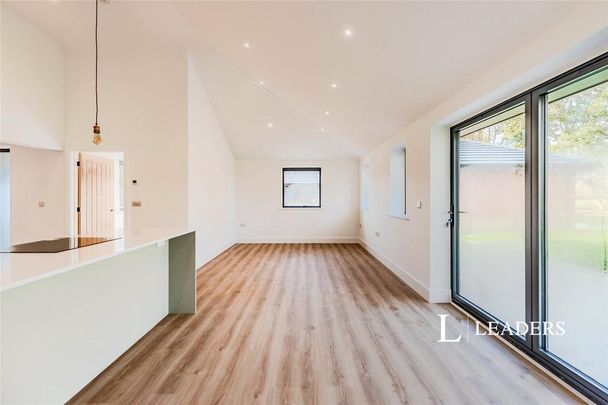 2 bedroom bungalow to rent - Photo 1