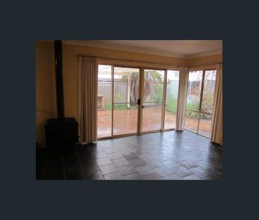 Spacious 5 x 2 home with exceptional outdoor entertaining area!!! - Photo 5