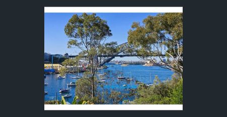 Spacious Executive Style Living - Photo 5