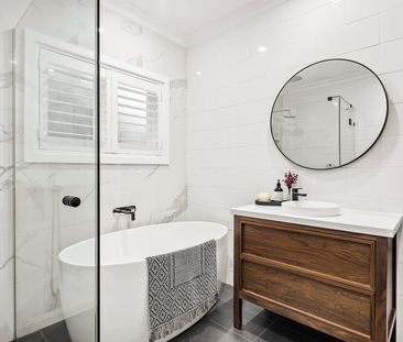 ENTERTAINERS DELIGHT WITH INDOOR-OUTDOOR FLOW! - Photo 1