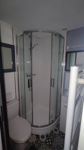 Beau studio meublé de 12,02m² à la location, situé rue Coignebert à Rouen, 365€ charges comprises - Photo 3