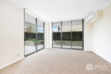 Ground-Level Courtyard Apartment – Modern Living Meets Serene Outdoor Space - Photo 4