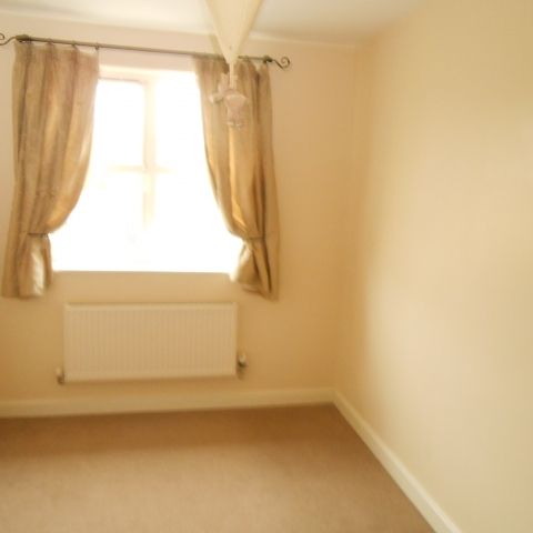 2 bed Town House, - Photo 1