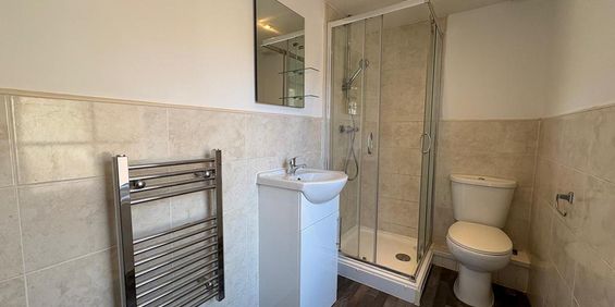 1 bedroom in a house share to rent - Photo 3