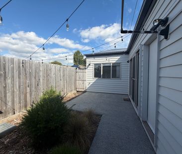 Stylish & Low Maintenance 2 Bedroom Unit in Prime Location. - Photo 6