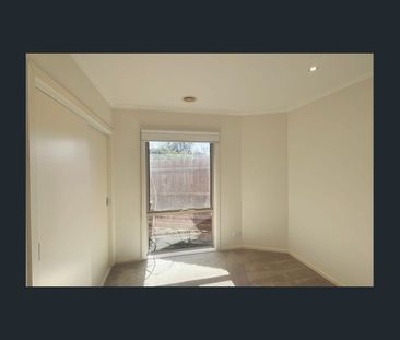 Walking distance to the beach, train & Kananook Creek - Photo 5