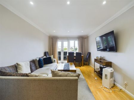 Godolphin Court, Brighton Road, Crawley - Photo 4