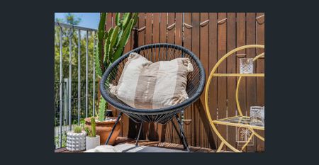 Location! Location! Location! - Photo 5