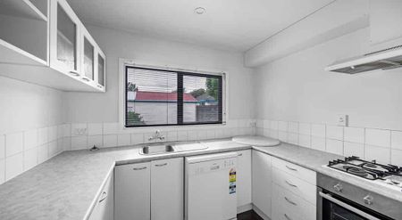 Low maintenance on the city fringe - Photo 4