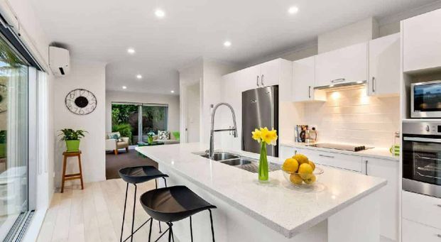 Stunning Orewa 4BR Townhouse w/ Amenities - Photo 1