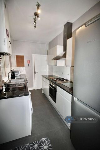 1 bedroom in a house share to rent - Photo 5