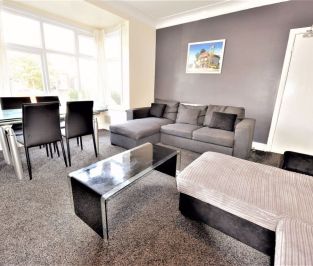 6 bedroom Flat in Estcourt Avenue, Leeds - Photo 2