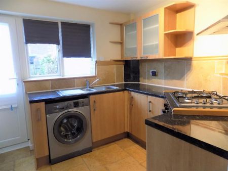 2 bedroom semi-detached house to rent - Photo 5