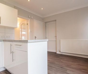 2 bedroom semi-detached house to rent - Photo 4