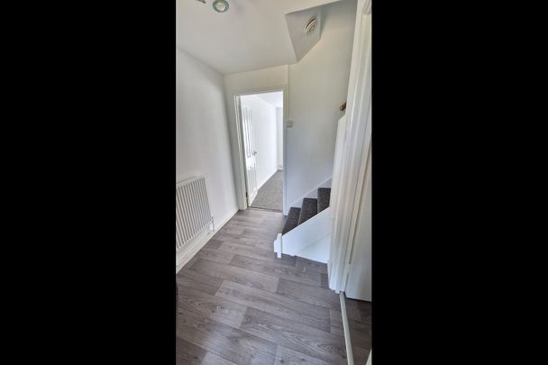 2 Bed Maisonette, Ely Road, CR0 - Photo 1