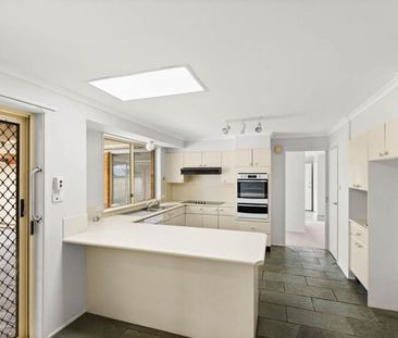 4 BEDROOM MODERN FAMILY HOME - Photo 6