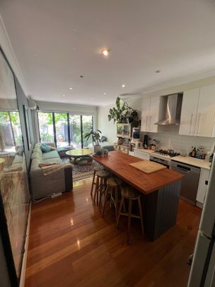 Alexandria - Photo 1