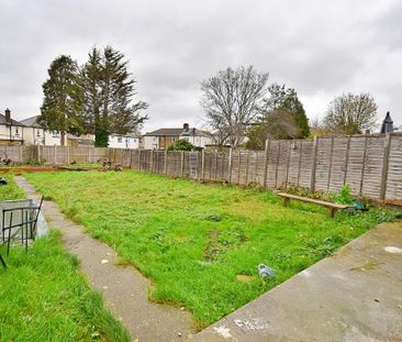 3 bedroom end of terrace house to rent - Photo 4