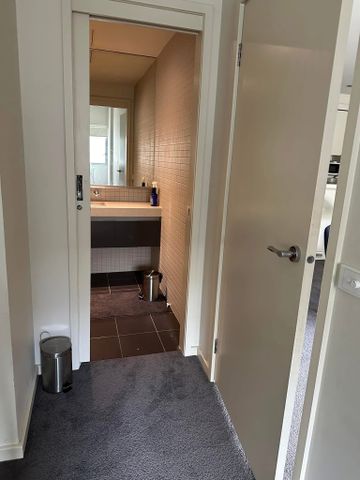 Port Melbourne - Photo 5