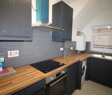 Roberts Road, High Wycombe - Photo 1